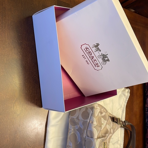 Coach Madison OP Art Maggie Handbag. Gold and Tan - Picture 15 of 16